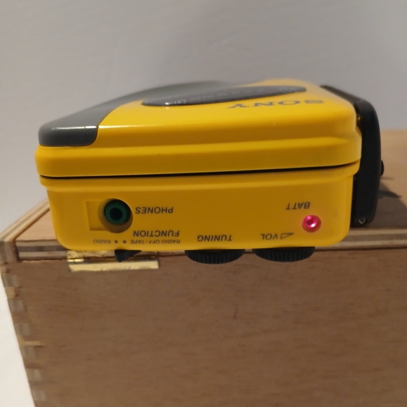 Sony Sports AM/FM Cassette Player Walkman Radio WM-SXF30 READ Tested - Picture 14 of 14